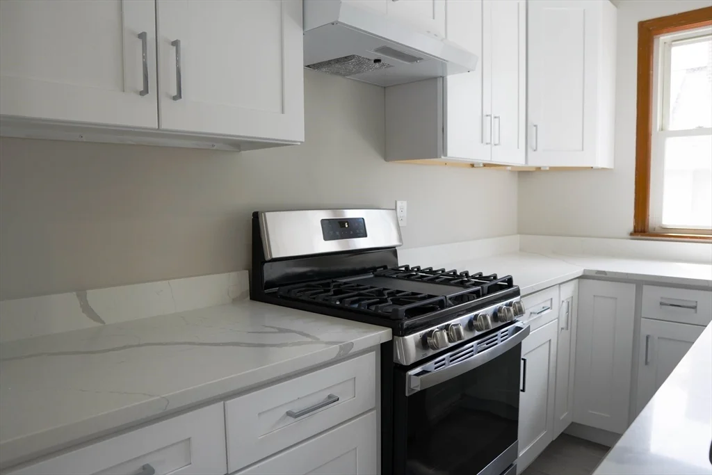 2 bed, 1 bath apartment for rent at 97 2nd St Unit 2, North Andover — photo 2 of 21