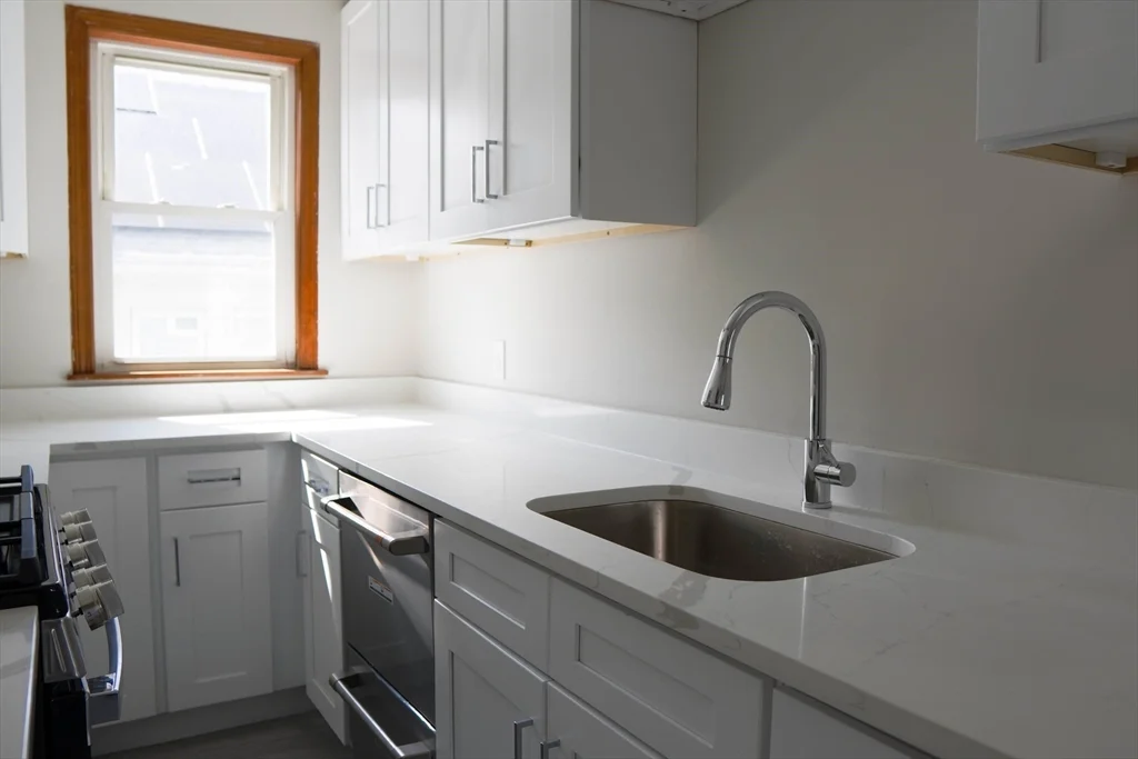 2 bed, 1 bath apartment for rent at 97 2nd St Unit 2, North Andover — photo 3 of 21
