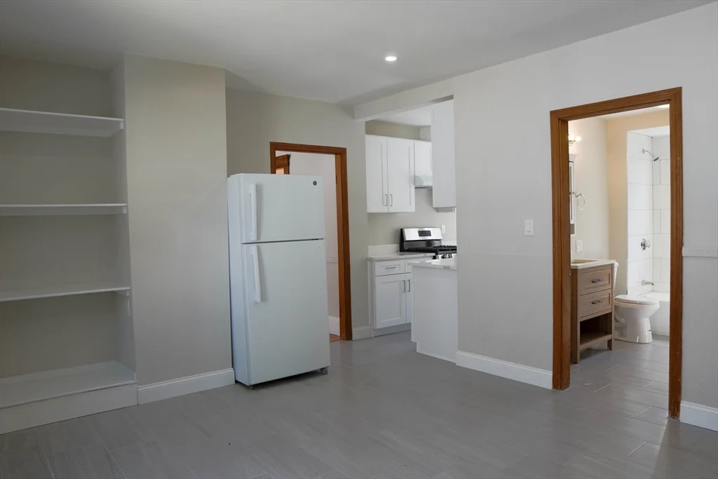 2 bed, 1 bath apartment for rent at 97 2nd St Unit 2, North Andover — photo 5 of 21