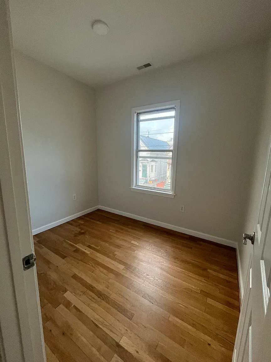 5 bed, 2 bath apartment for rent at 97 Bradstreet Ave Unit 97, Revere — photo 14 of 17