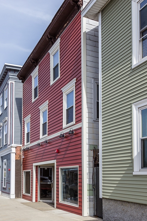 2 bed, 1 bath apartment for rent at 97 Bridge St Unit 3, Salem — photo 3 of 20