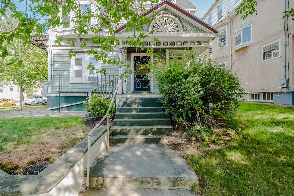 Studio bed, 1 bath apartment for rent at 97 College Ave Unit 1, Davis Square — photo 1 of 15
