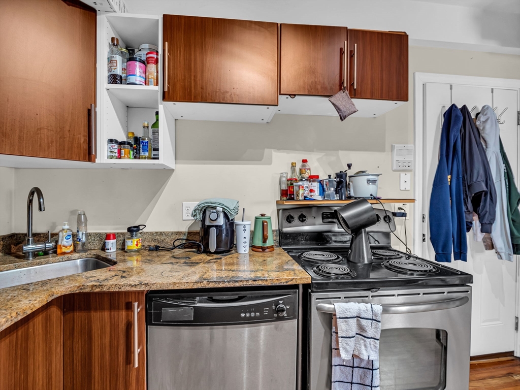 1 bed, 1 bath apartment for rent at 97 College Ave Unit 6, Somerville — photo 3 of 15