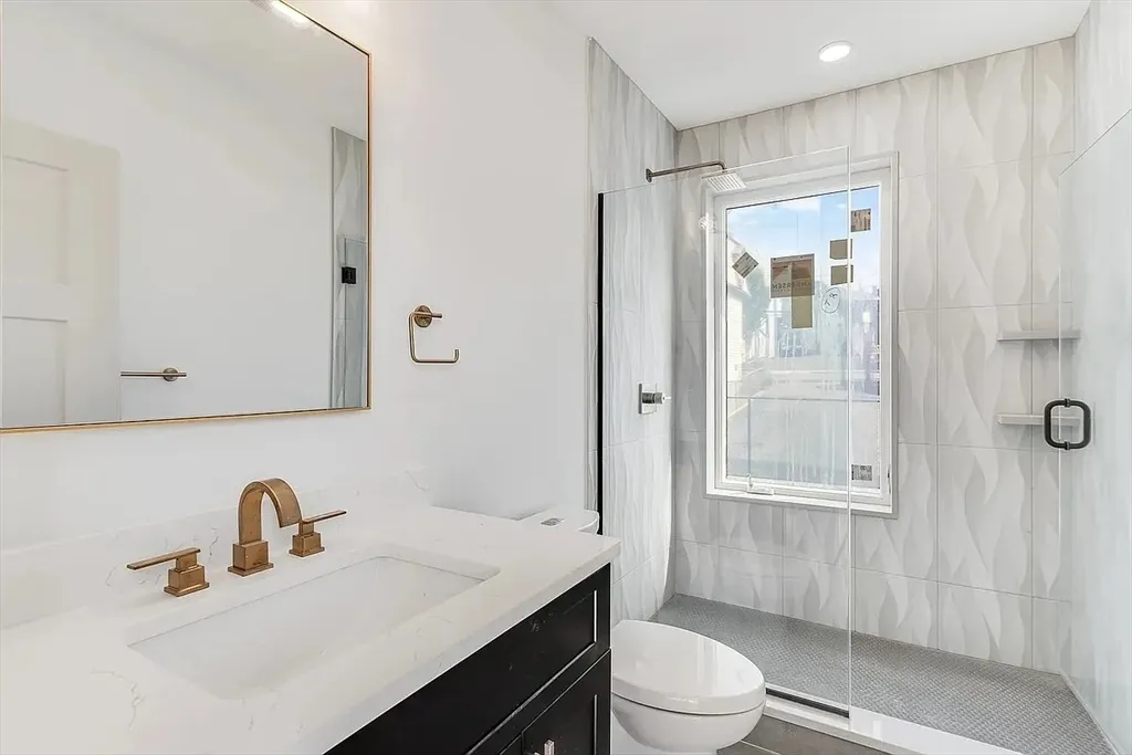 2 bed, 1.5 bath apartment for rent at 97 Condor St Unit 3, Eagle Hill — photo 4 of 4