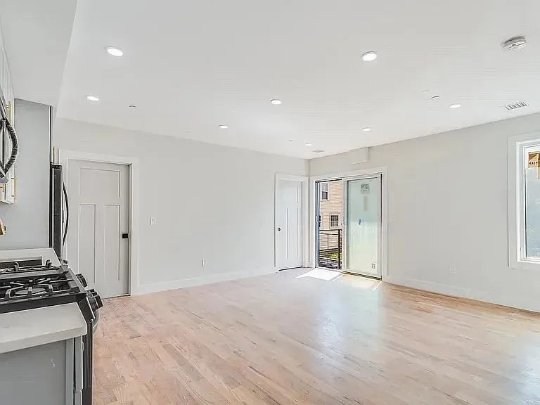 2 bed, 1.5 bath apartment for rent at 97 Condor St Unit 3, Eagle Hill — photo 2 of 4