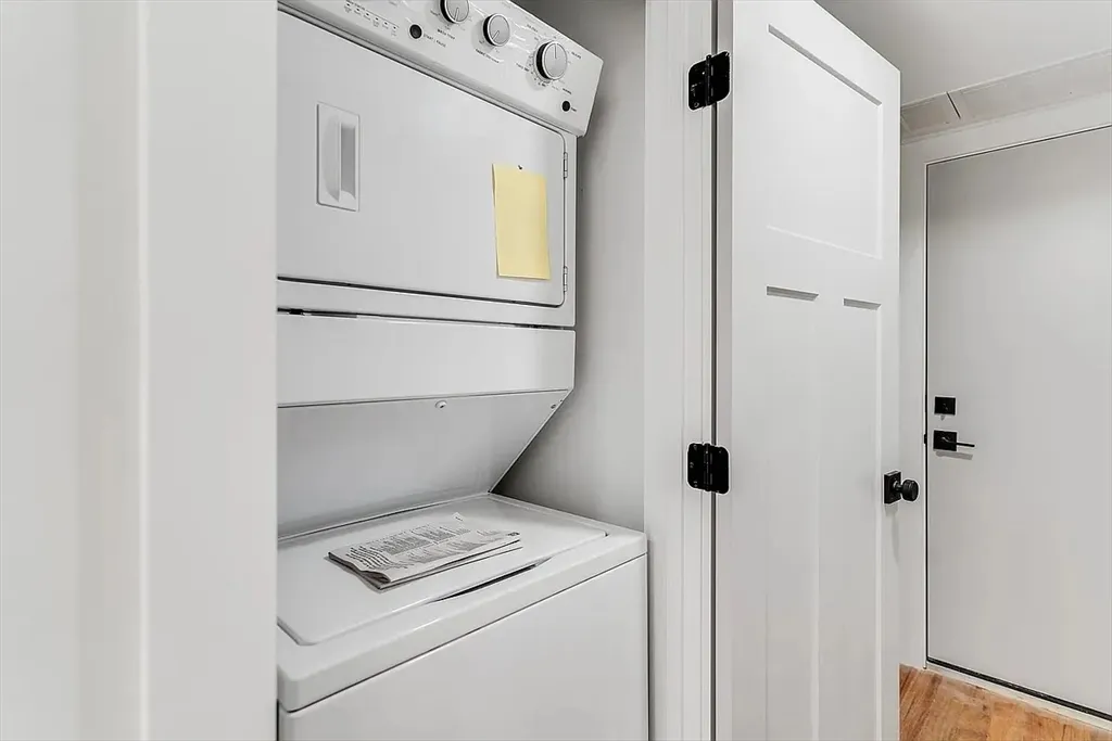 2 bed, 1.5 bath apartment for rent at 97 Condor St Unit 3, Eagle Hill — photo 3 of 4