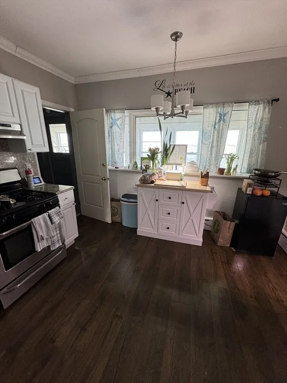 5 bed, 2 bath apartment for rent at 97 Court Rd Unit 2, Winthrop — photo 4 of 19