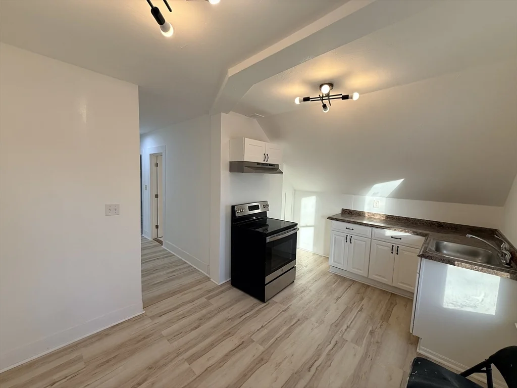 4 bed, 1 bath apartment for rent at 97 Dean St Unit 3, Attleboro — photo 10 of 10