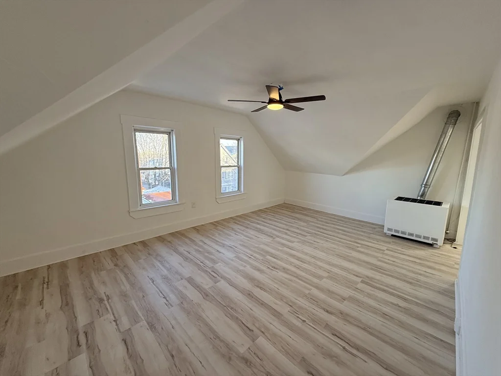 4 bed, 1 bath apartment for rent at 97 Dean St Unit 3, Attleboro — photo 3 of 10