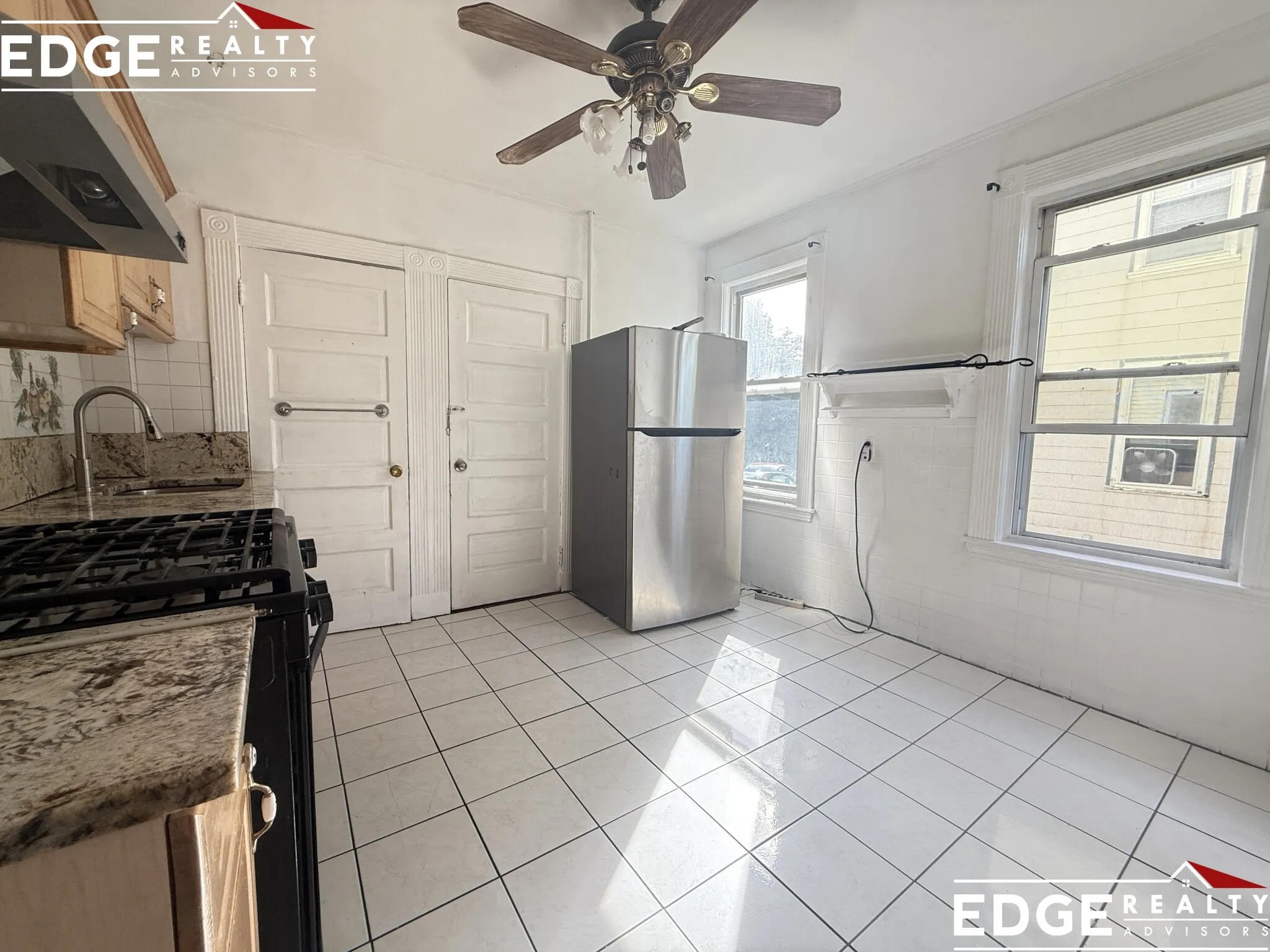 3 bed, 1 bath apartment for rent at 97 Franklin St Unit 1, Allston — photo 3 of 9