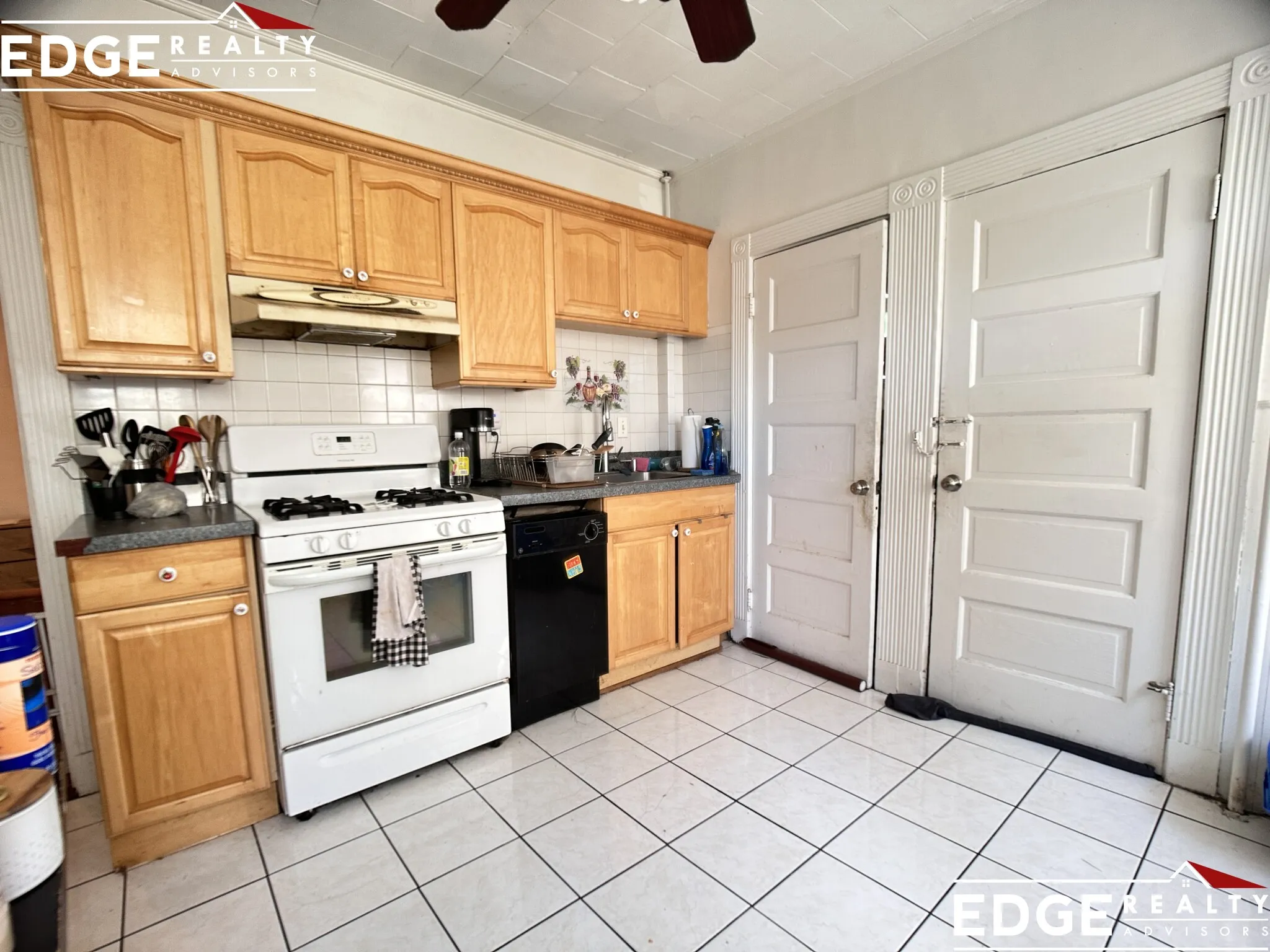 3 bed, 1 bath apartment for rent at 97 Franklin St Unit 2, Allston — photo 2 of 11