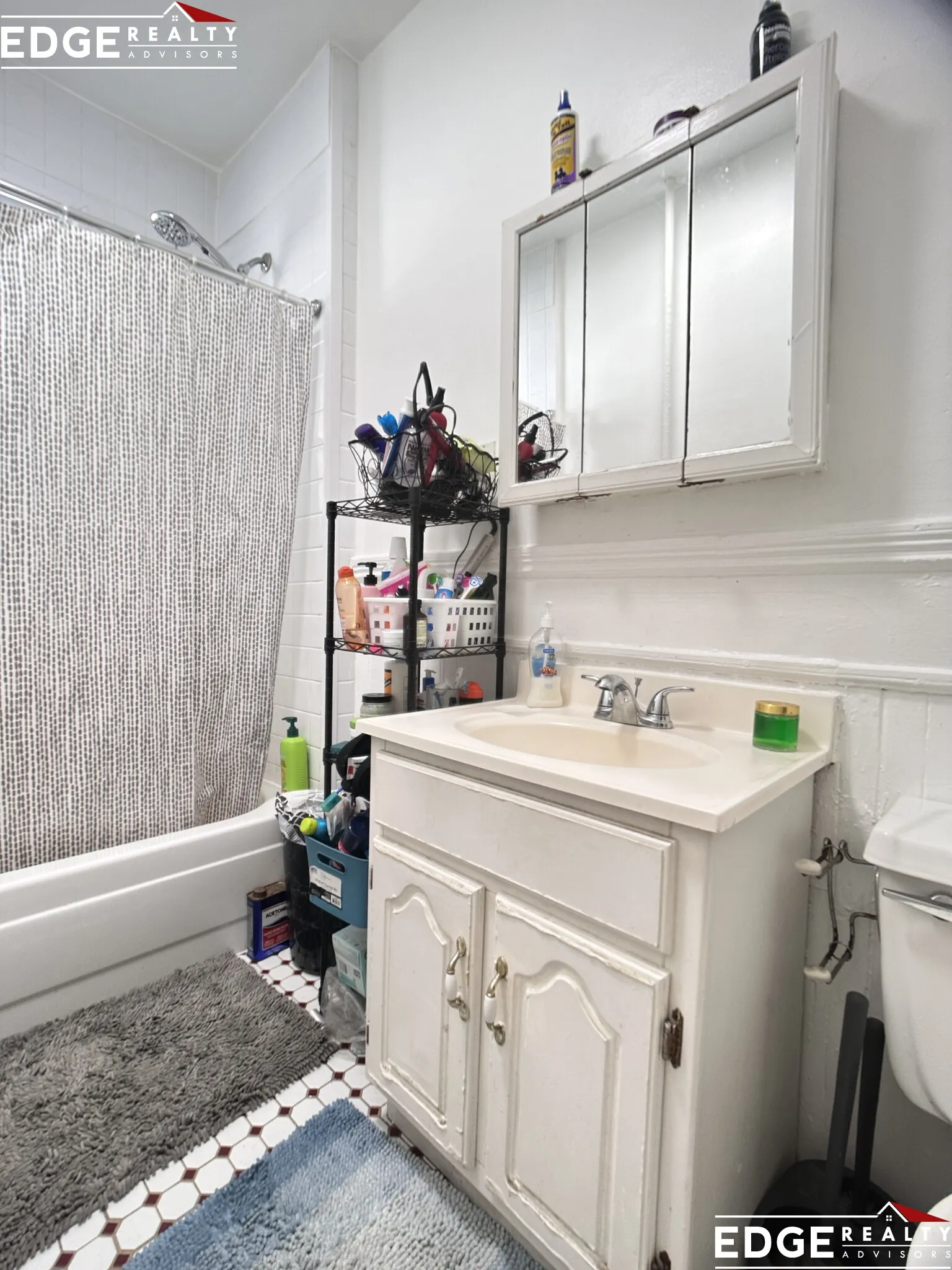 3 bed, 1 bath apartment for rent at 97 Franklin St Unit 2, Allston — photo 4 of 11