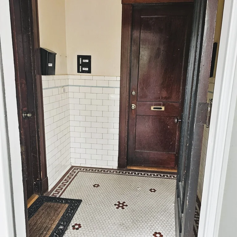 1 bed, 1 bath apartment for rent at 97 Hammond St Unit 1, Waltham — photo 4 of 16