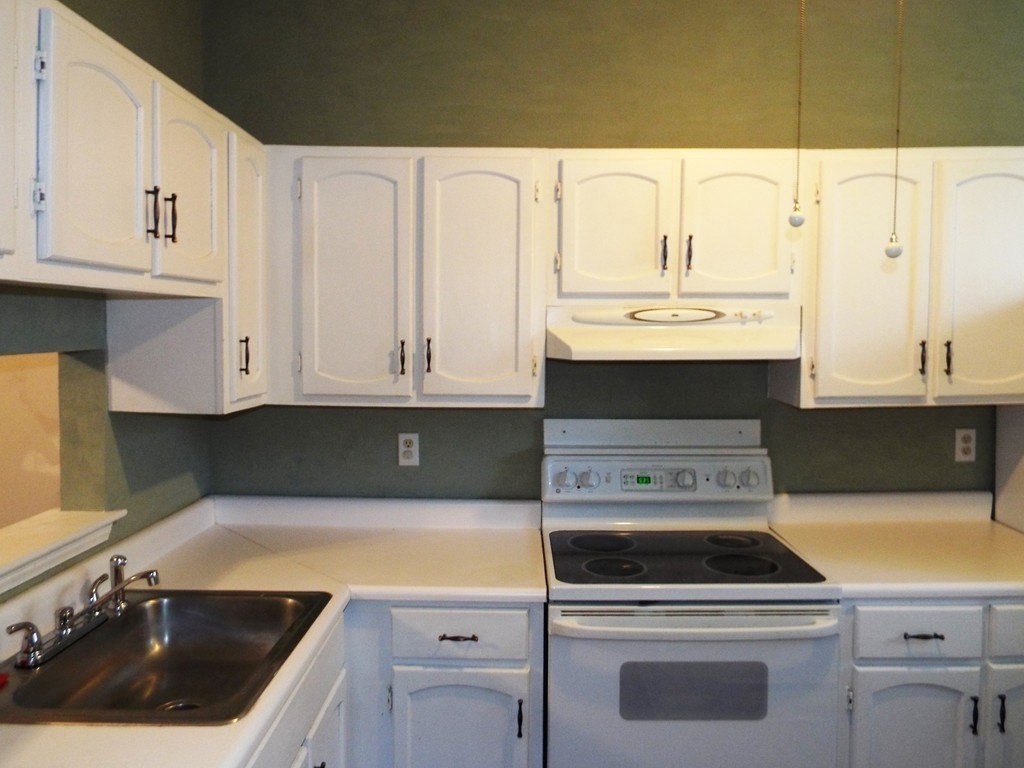 2 bed, 1 bath apartment for rent at 97 Highwood Dr Unit 97, Franklin — photo 2 of 9