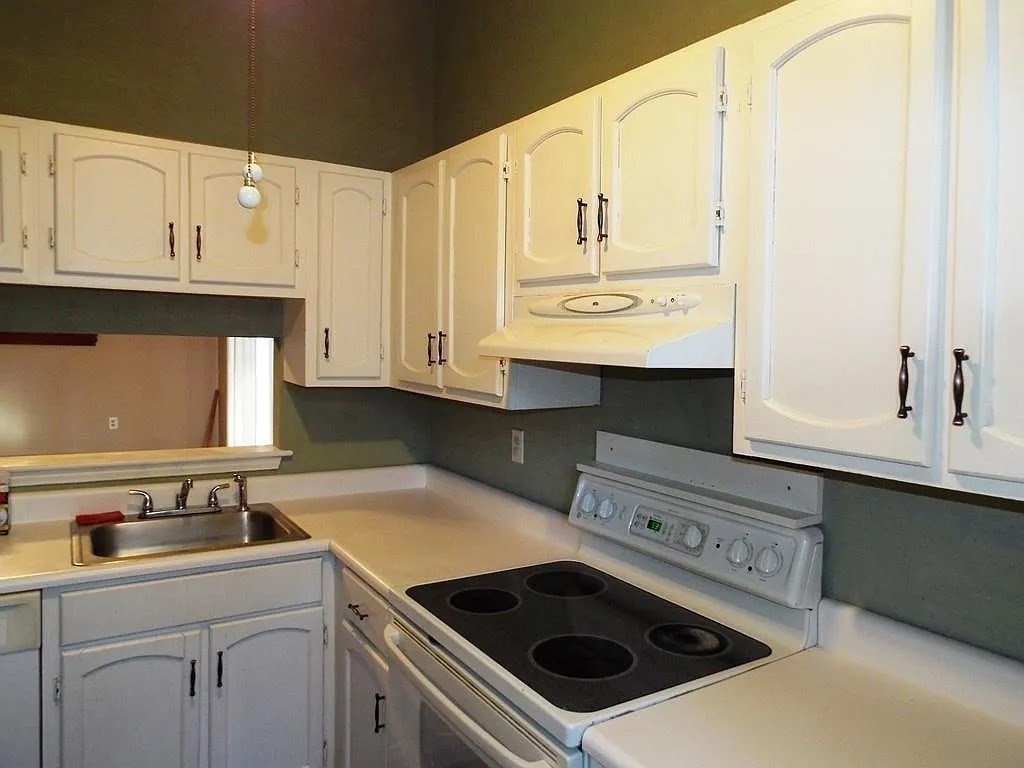 2 bed, 1 bath apartment for rent at 97 Highwood Dr Unit 97, Franklin — photo 3 of 9