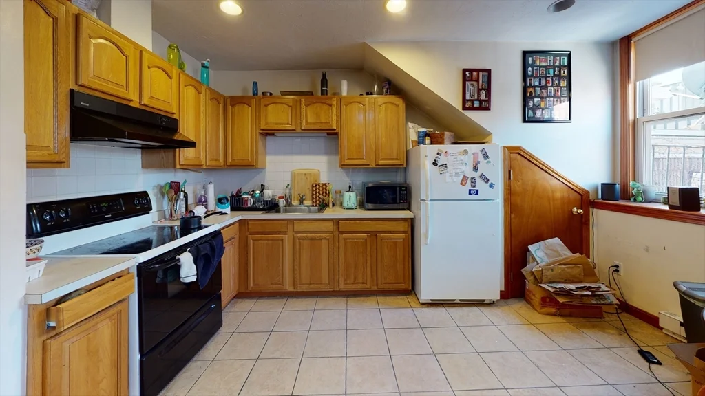 2 bed, 1 bath apartment for rent at 97 Hudson St Unit 4, Chinatown