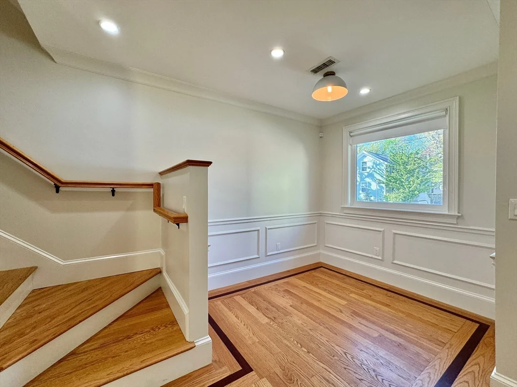 3 bed, 3 bath apartment for rent at 97 Kinnaird St Unit 1, Riverside — photo 8 of 23