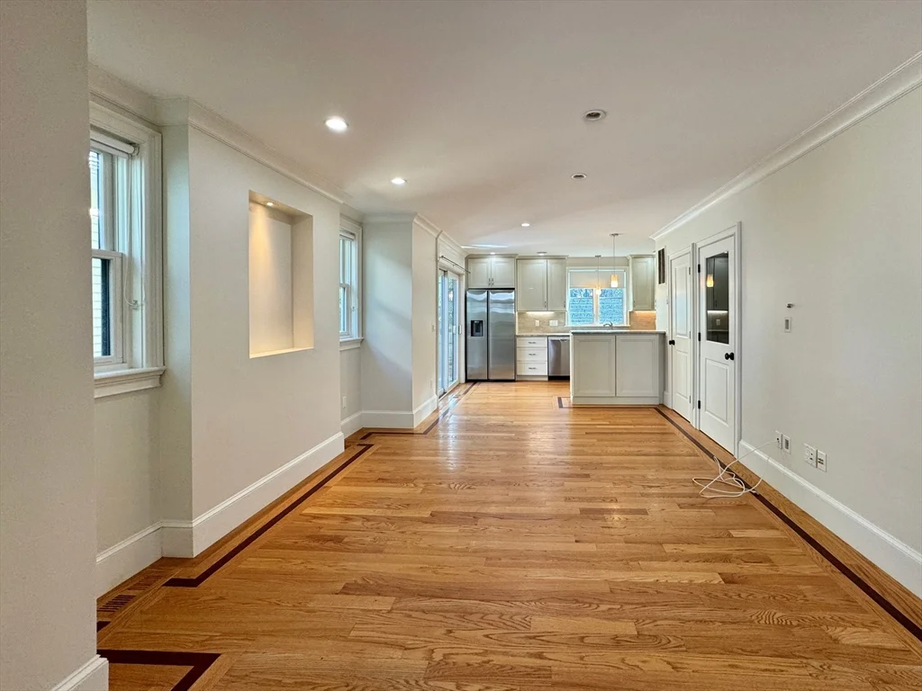 3 bed, 3 bath apartment for rent at 97 Kinnaird St Unit 1, Riverside — photo 3 of 23