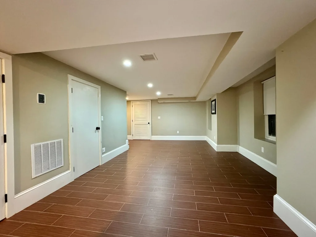 3 bed, 3 bath apartment for rent at 97 Kinnaird St Unit 1, Riverside — photo 21 of 23