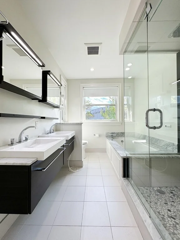 3 bed, 3 bath apartment for rent at 97 Kinnaird St Unit 1, Riverside — photo 19 of 23