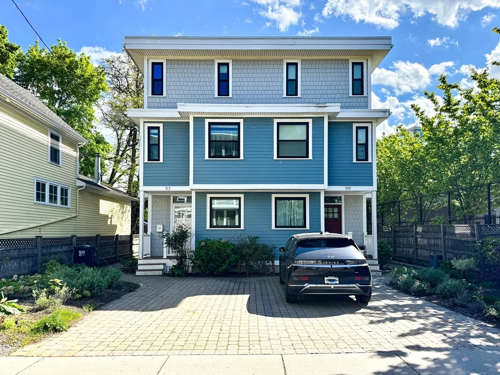 3 bed, 3 bath apartment for rent at 97 Kinnaird St Unit 1, Riverside — photo 1 of 23