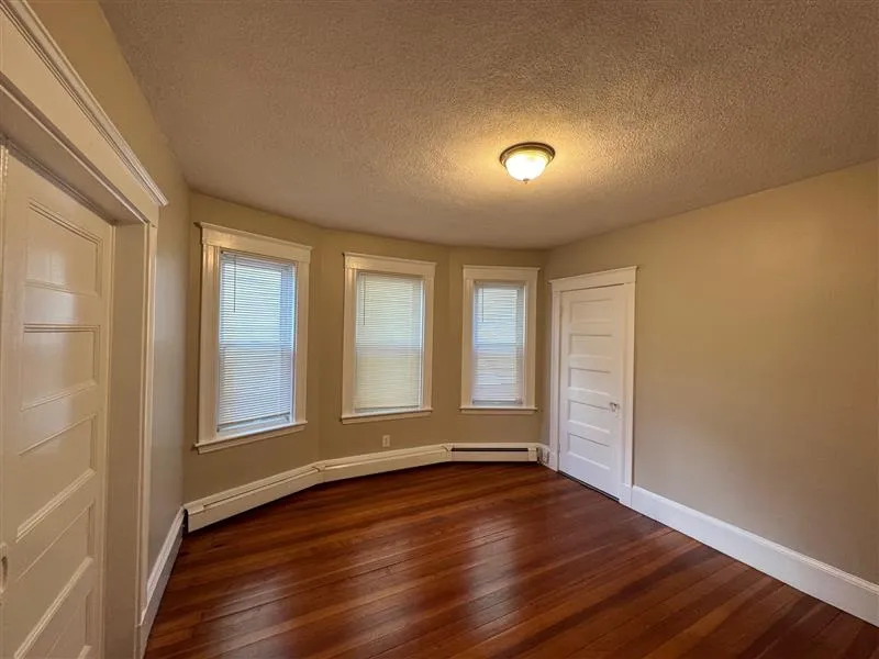 3 bed, 1.5 bath apartment for rent at 97 Marion St Unit 1a, Ward Two — photo 9 of 18