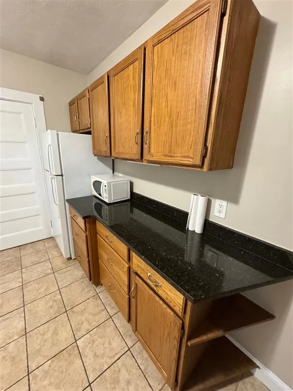 3 bed, 1.5 bath apartment for rent at 97 Marion St Unit 1a, Ward Two — photo 6 of 18
