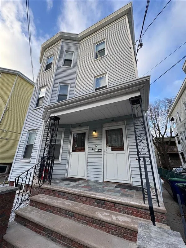 3 bed, 1.5 bath apartment for rent at 97 Marion St Unit 1a, Ward Two — photo 18 of 18