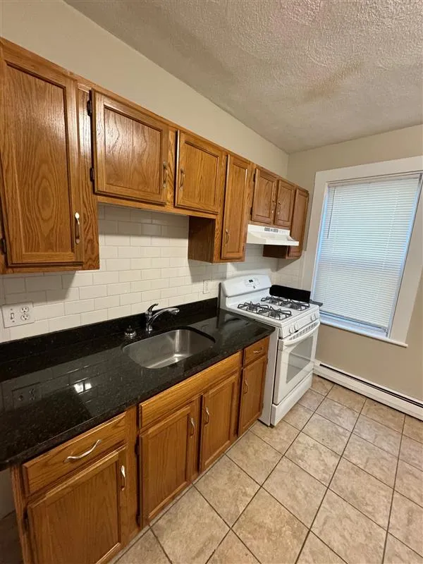 3 bed, 1.5 bath apartment for rent at 97 Marion St Unit 1a, Ward Two — photo 5 of 18