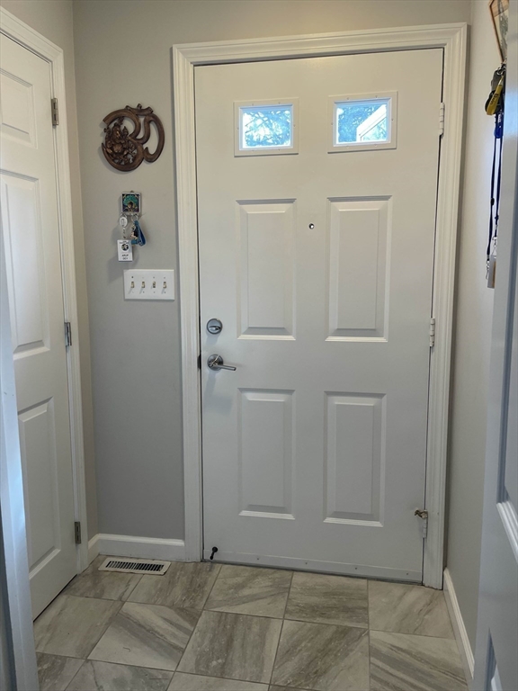 3 bed, 2 bath apartment for rent at 97 Metropolitan Ave Unit 97, Ashland — photo 4 of 24
