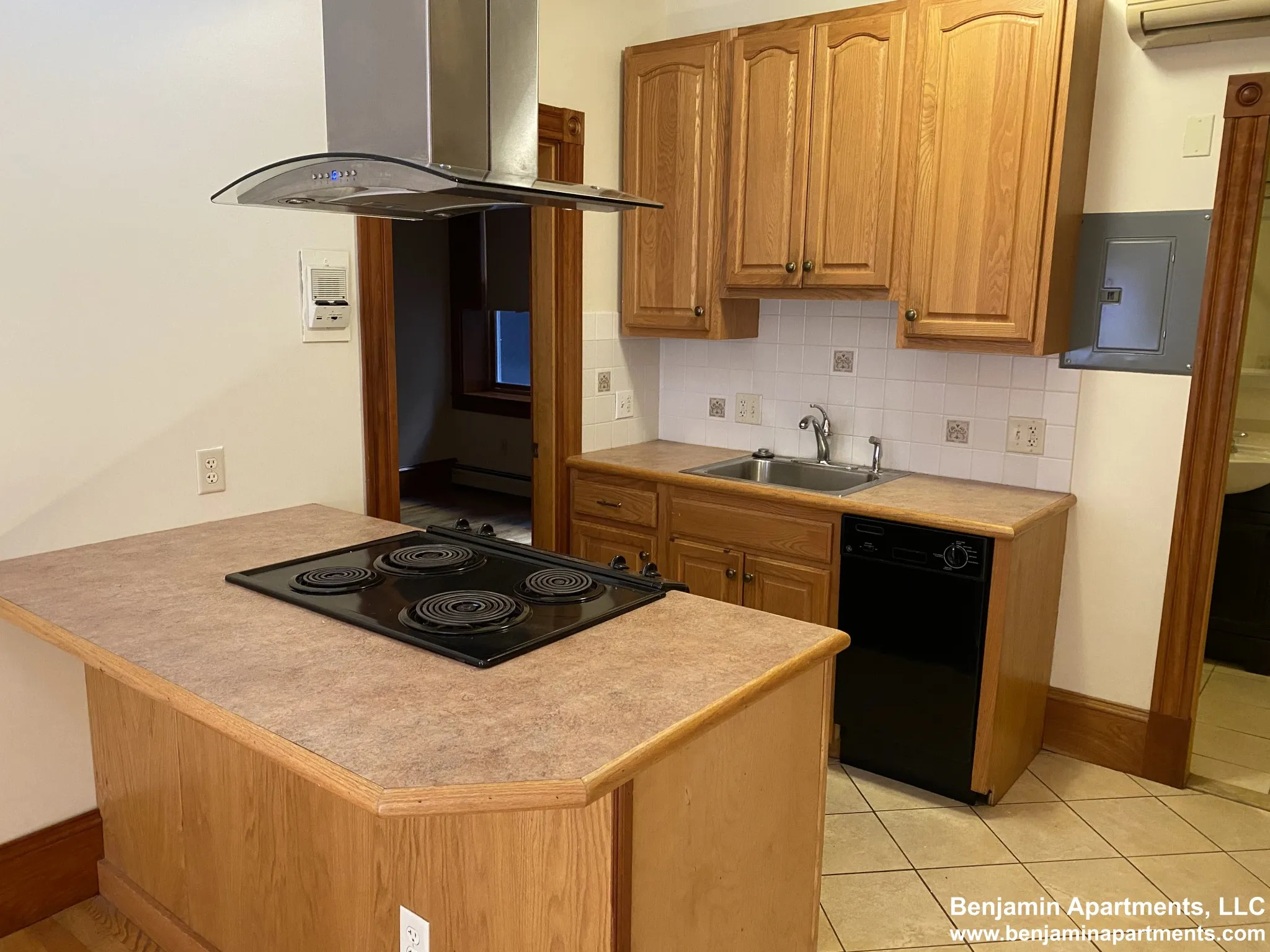 2 bed, 1 bath apartment for rent at 97 Myrtle St Unit 1, Beacon Hill — photo 2 of 23