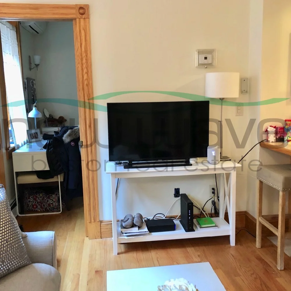 2 bed, 1 bath apartment for rent at 97 Myrtle St Unit 2, Beacon Hill — photo 3 of 5