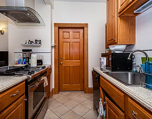 3 bed, 1 bath apartment for rent at 97 Myrtle St Unit 8, Beacon Hill — photo 6 of 11