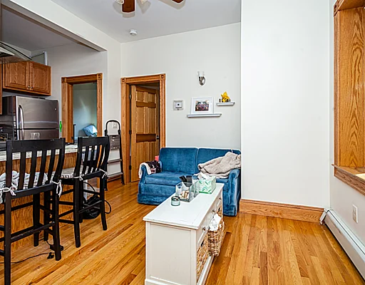 3 bed, 1 bath apartment for rent at 97 Myrtle St Unit 8, Beacon Hill — photo 3 of 11