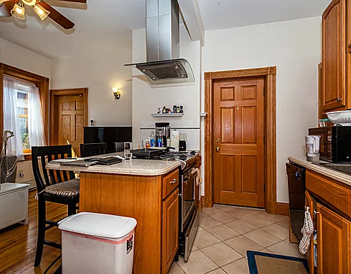 3 bed, 1 bath apartment for rent at 97 Myrtle St Unit 8, Beacon Hill — photo 4 of 11