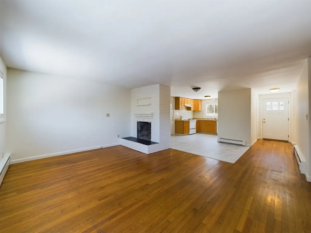 3 bed, 2 bath apartment for rent at 97 Old Post Rd, Sharon