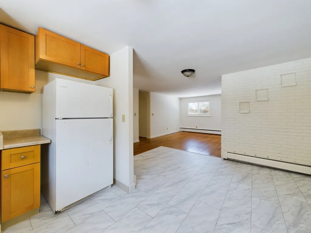 3 bed, 2 bath apartment for rent at 97 Old Post Rd, Sharon — photo 4 of 12