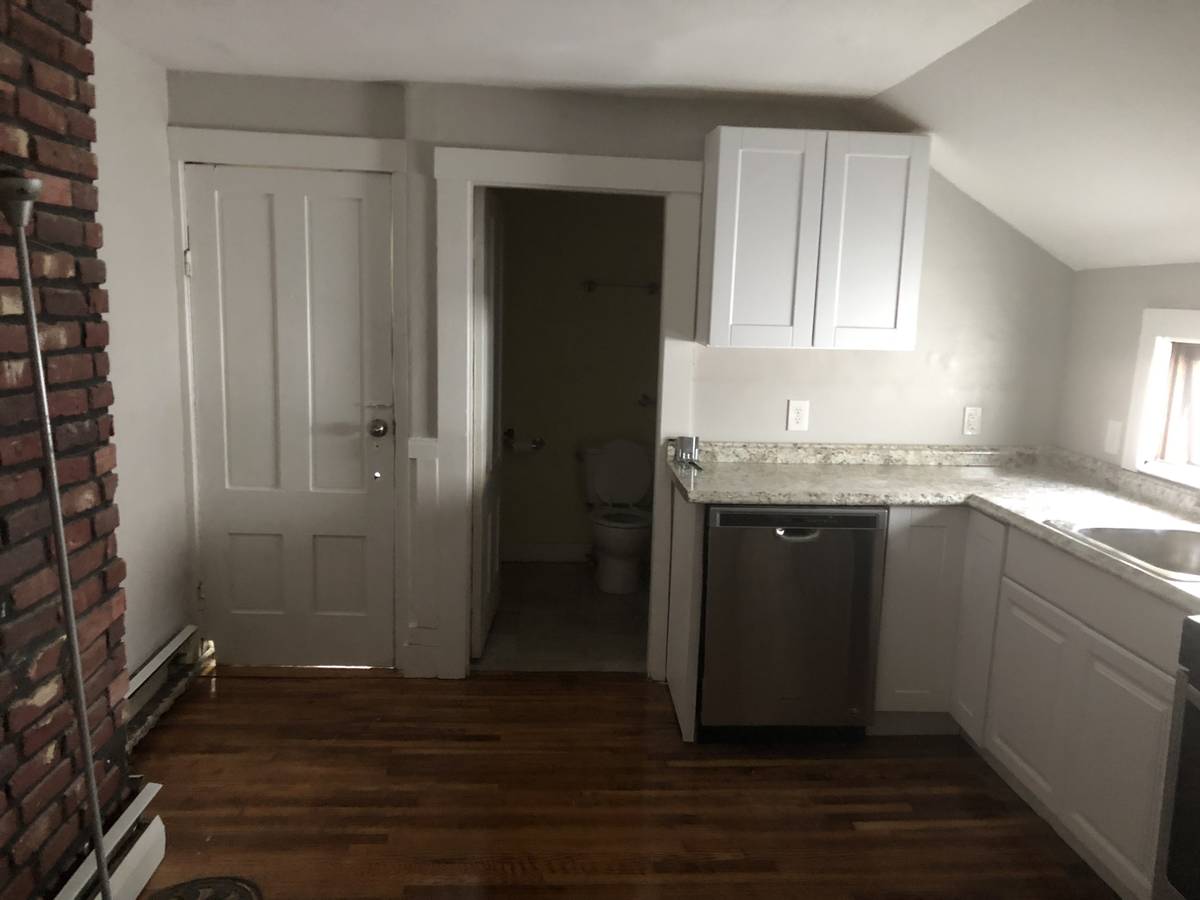 2 bed, 1 bath apartment for rent at 97 Oxford St Unit 2, Spring Hill — photo 2 of 14