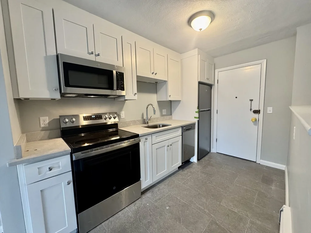 2 bed, 1 bath apartment for rent at 97 Spring St Unit B7, West Roxbury — photo 2 of 10