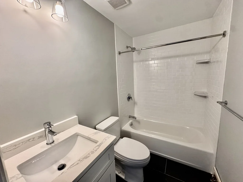 1 bed, 1 bath apartment for rent at 97 Spring St Unit C6, West Roxbury — photo 6 of 8