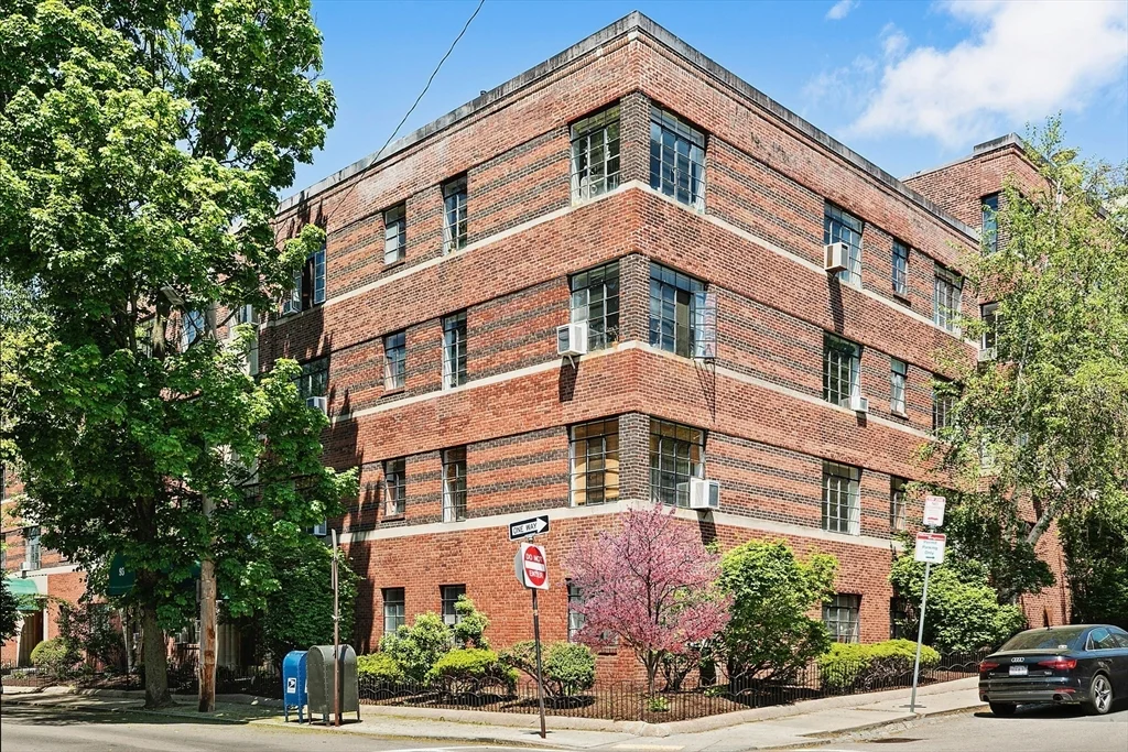 1 bed, 1 bath apartment for rent at 97 Strathmore Rd Unit 2, Brighton — photo 9 of 11