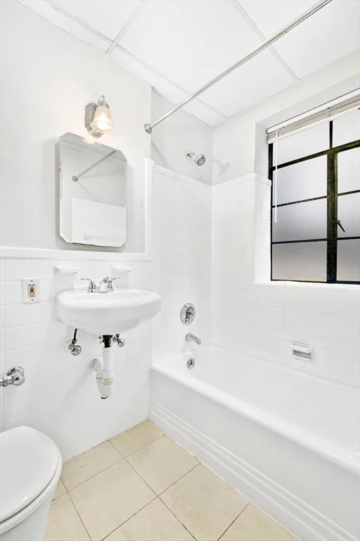 1 bed, 1 bath apartment for rent at 97 Strathmore Rd Unit 2, Brighton — photo 6 of 11