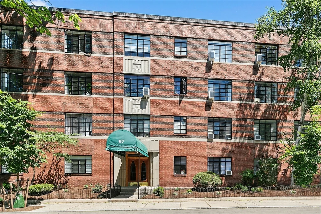 2 bed, 1 bath apartment for rent at 97 Strathmore Rd Unit 8, Brighton — photo 11 of 18