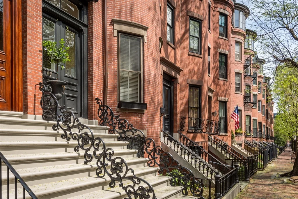 1 bed, 1 bath apartment for rent at 97 Waltham St Unit 4, South End