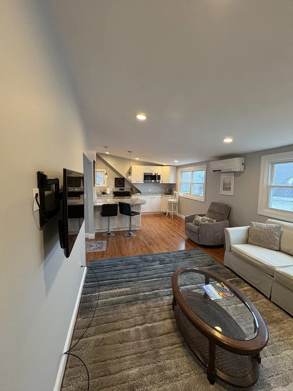 1 bed, 1 bath apartment for rent at 97 Washington St Unit 3, Gloucester — photo 4 of 15