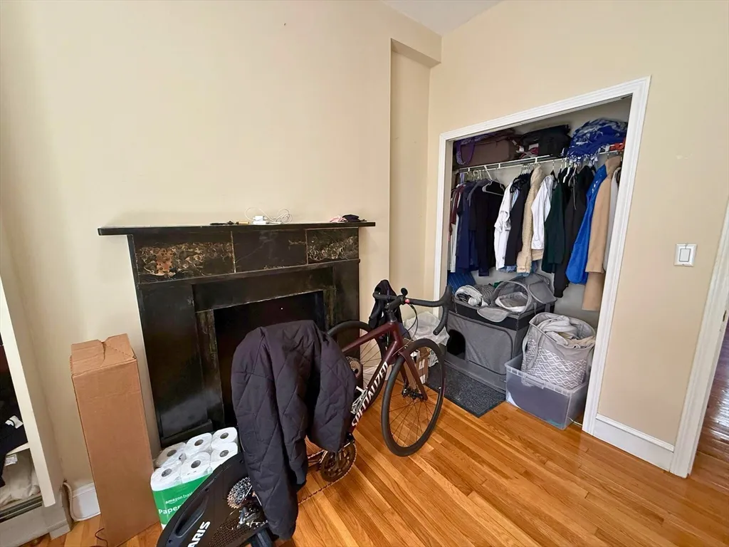 1 bed, 1 bath apartment for rent at 97 West Cedar St Unit 1, Beacon Hill — photo 6 of 12