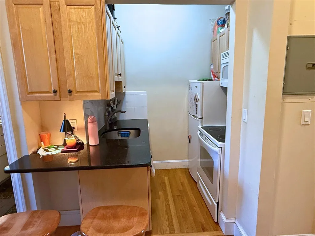 1 bed, 1 bath apartment for rent at 97 West Cedar St Unit 1, Beacon Hill — photo 4 of 12
