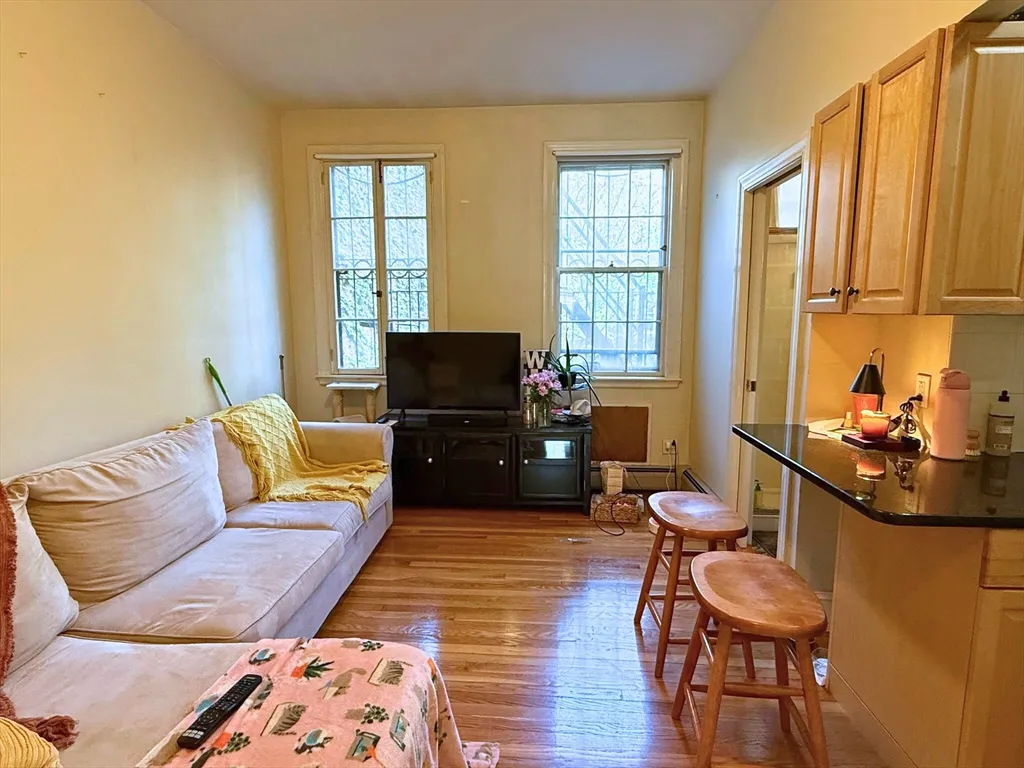 1 bed, 1 bath apartment for rent at 97 West Cedar St Unit 1, Beacon Hill — photo 2 of 12