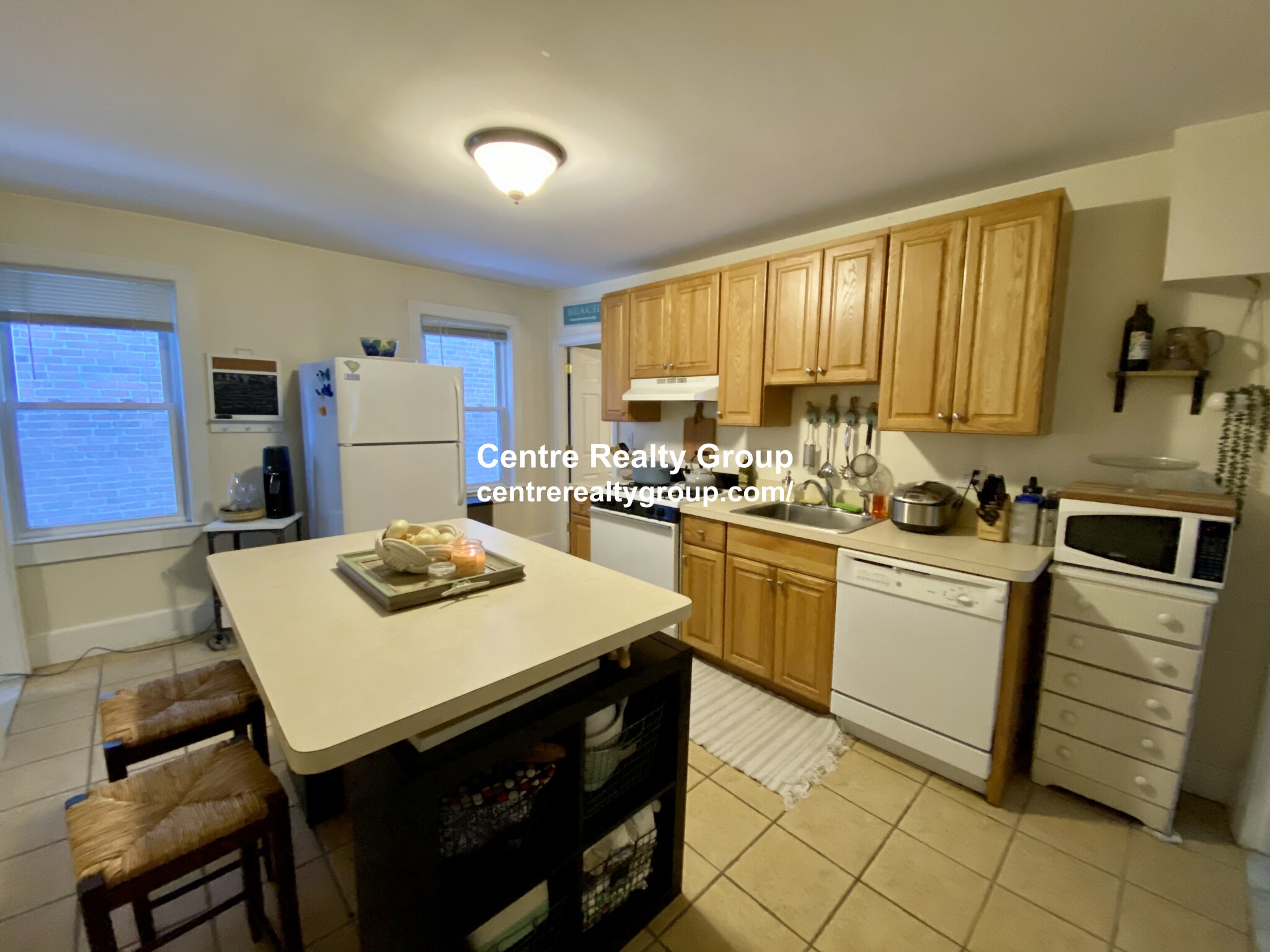 2 bed, 1 bath apartment for rent at 975 Chestnut St Unit 1, Newton Upper Falls — photo 1 of 7