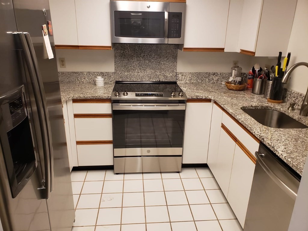 2 bed, 2 bath apartment for rent at 975 Massachusetts Ave Unit 109, Arlington — photo 3 of 14